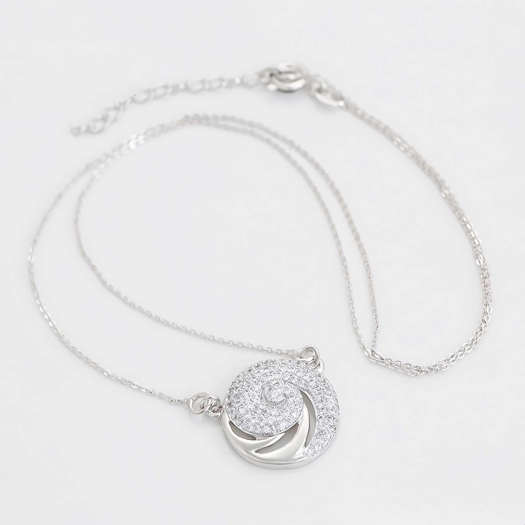 Collar Aura Espiral Con Zirconias Chapado En Platino