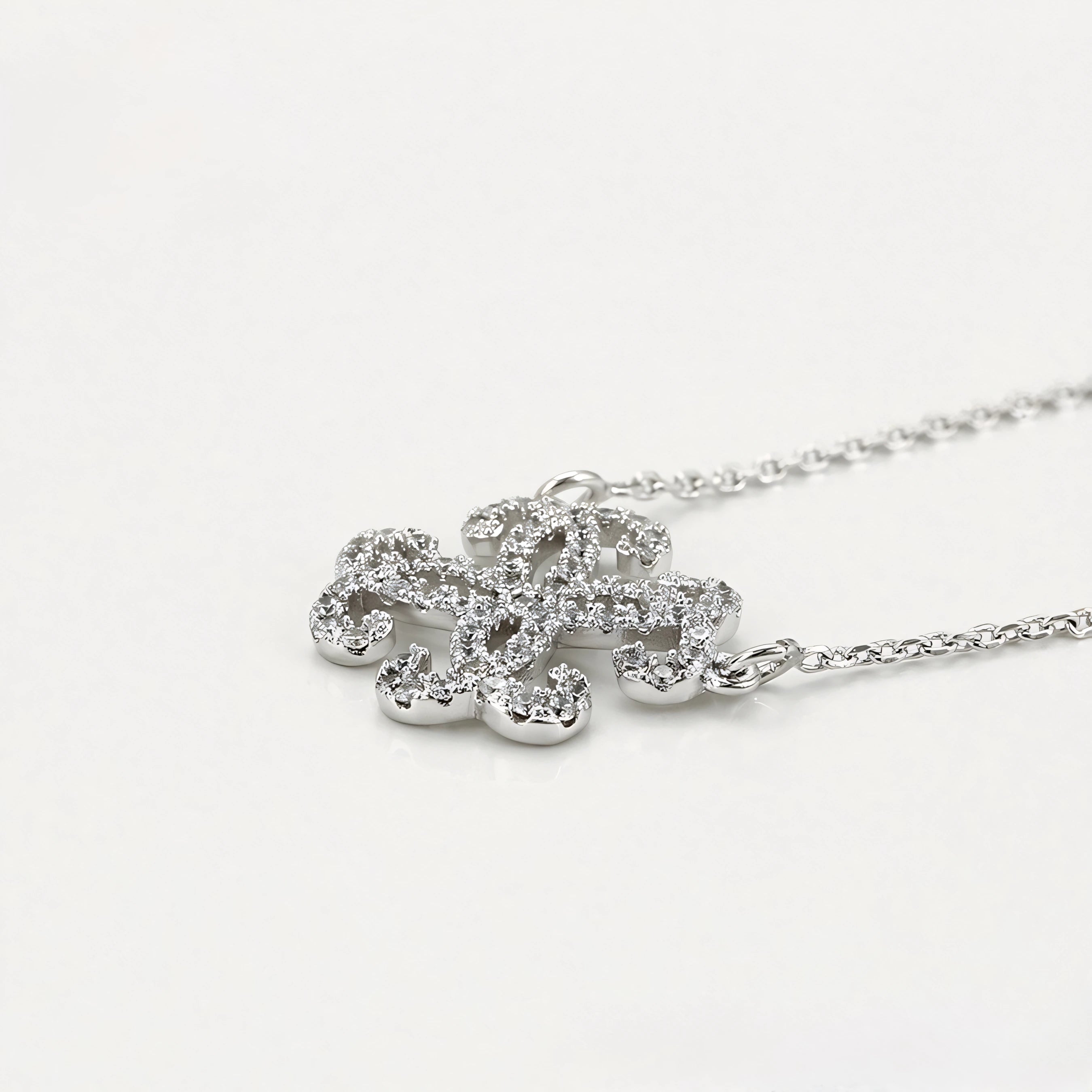 Collar Elegante Con Zirconia Chapado En Platino