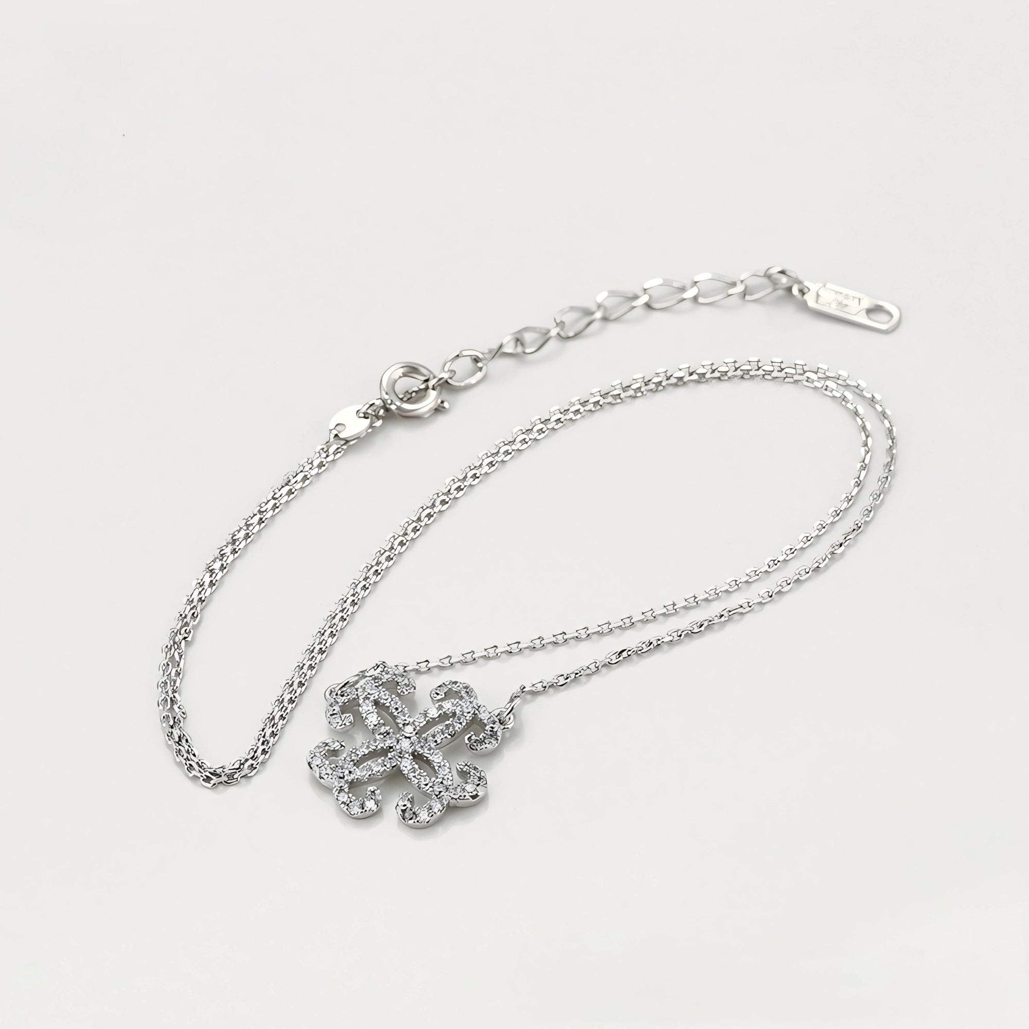 Collar Elegante Con Zirconia Chapado En Platino