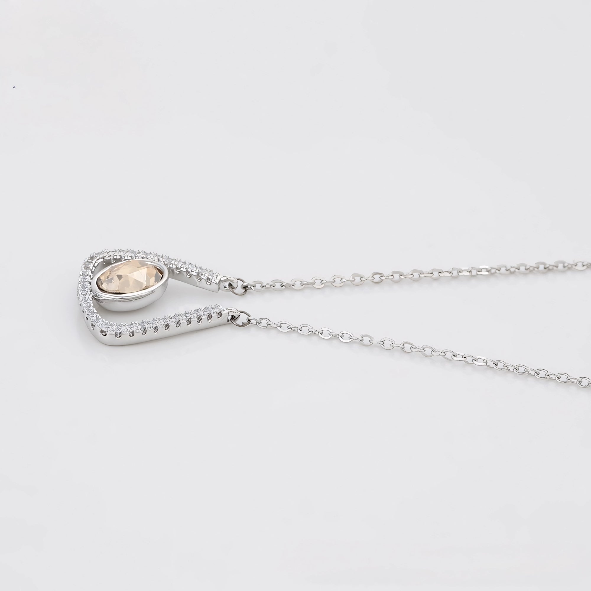 Collar Minimalista Con Zirconias Chapado En Platino