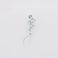 Ear Cuff Serpiente Elegante con Zirconias y Detalles Verdes Chapado en Platino