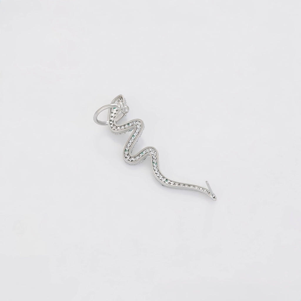 Ear Cuff Serpiente Elegante con Zirconias y Detalles Verdes Chapado en Platino