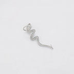 Ear Cuff Serpiente Elegante con Zirconias y Detalles Verdes Chapado en Platino