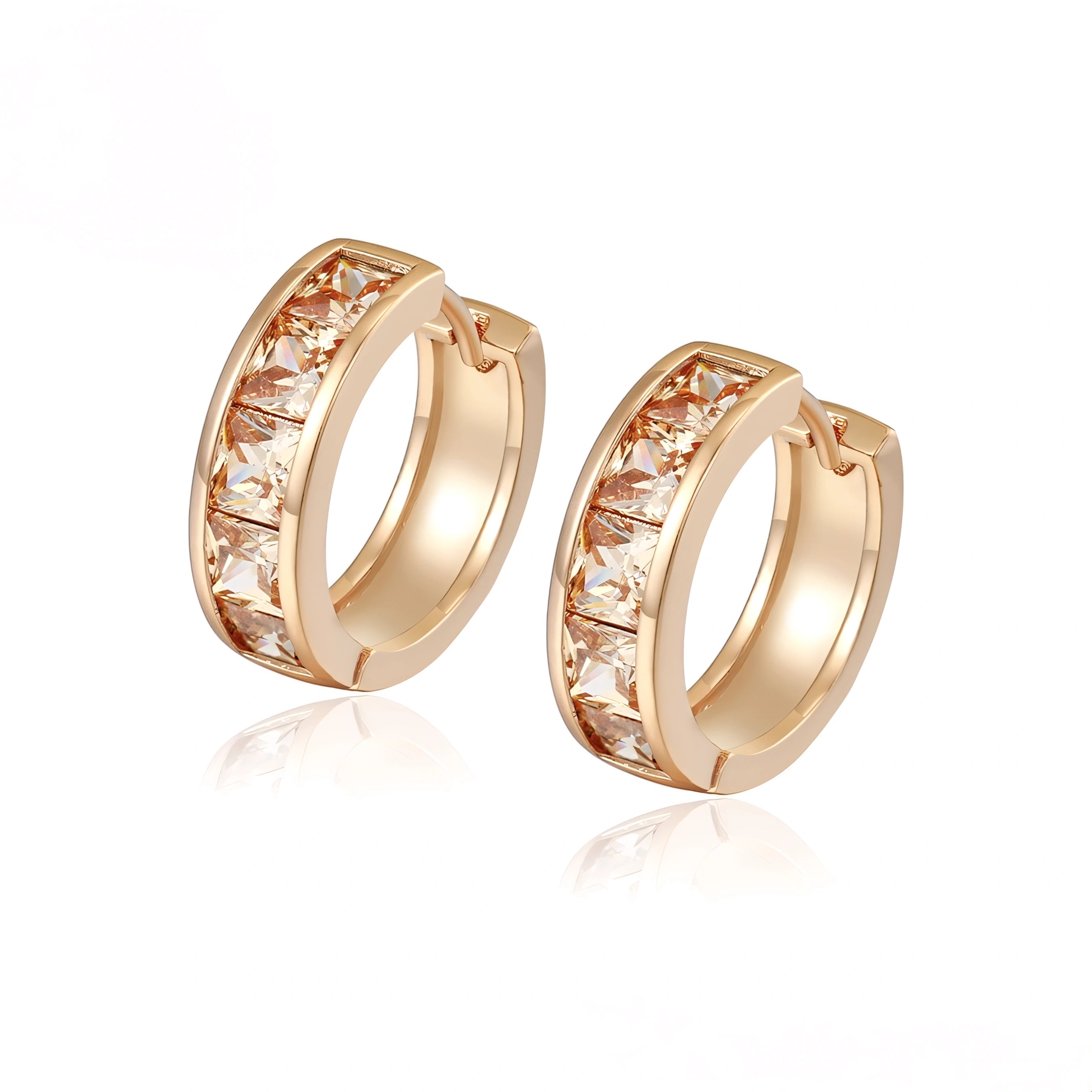 Huggie Minimalista con Zirconia Oro Laminado 18K