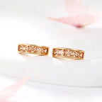 Huggie Minimalista con Zirconia Oro Laminado 18K