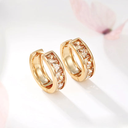 Huggie Minimalista con Zirconia Oro Laminado 18K