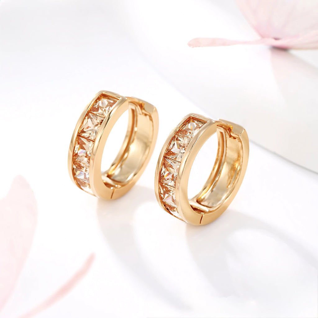 Huggie Minimalista con Zirconia Oro Laminado 18K