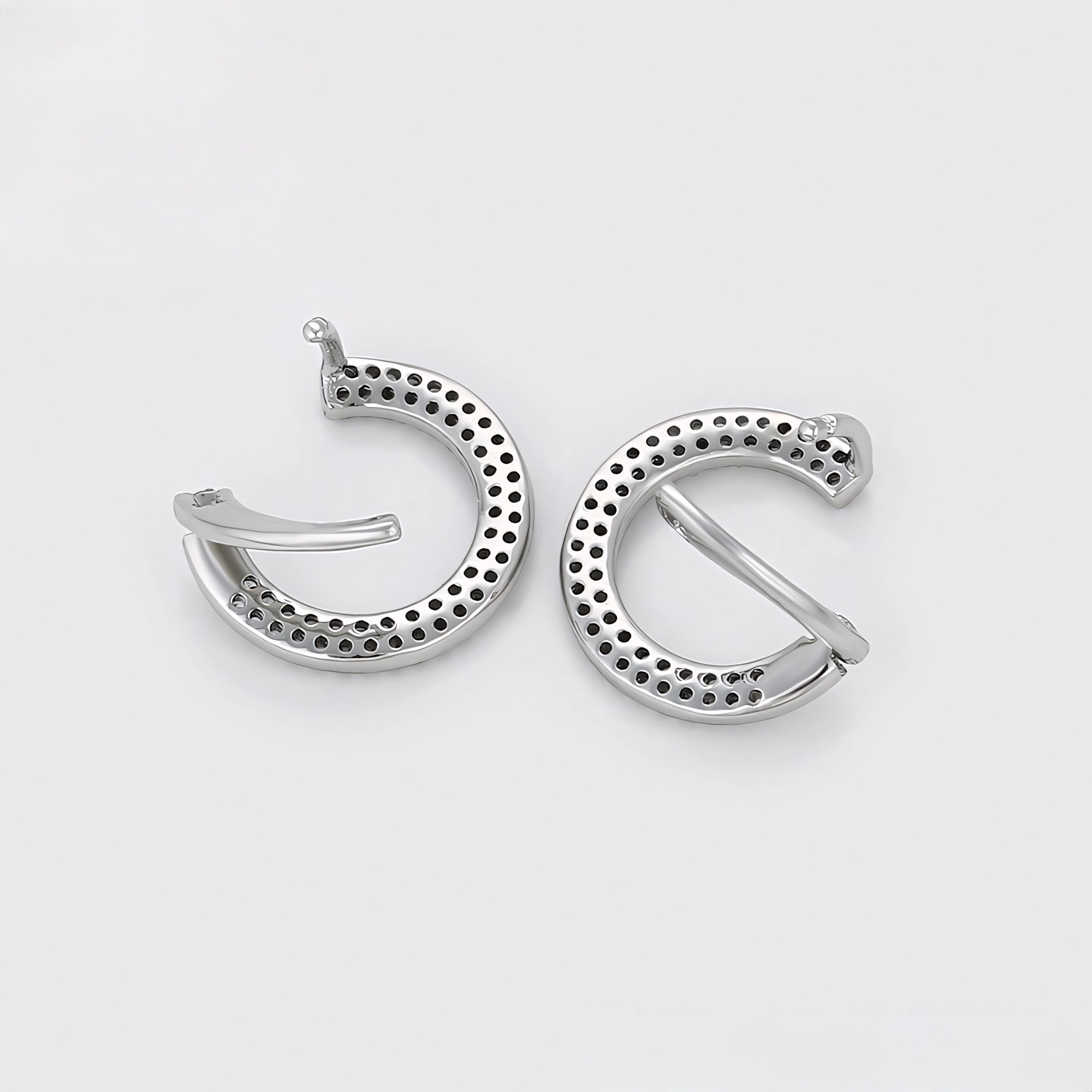 Huggie Serie de Lujo con Zirconias Chapado en Platino