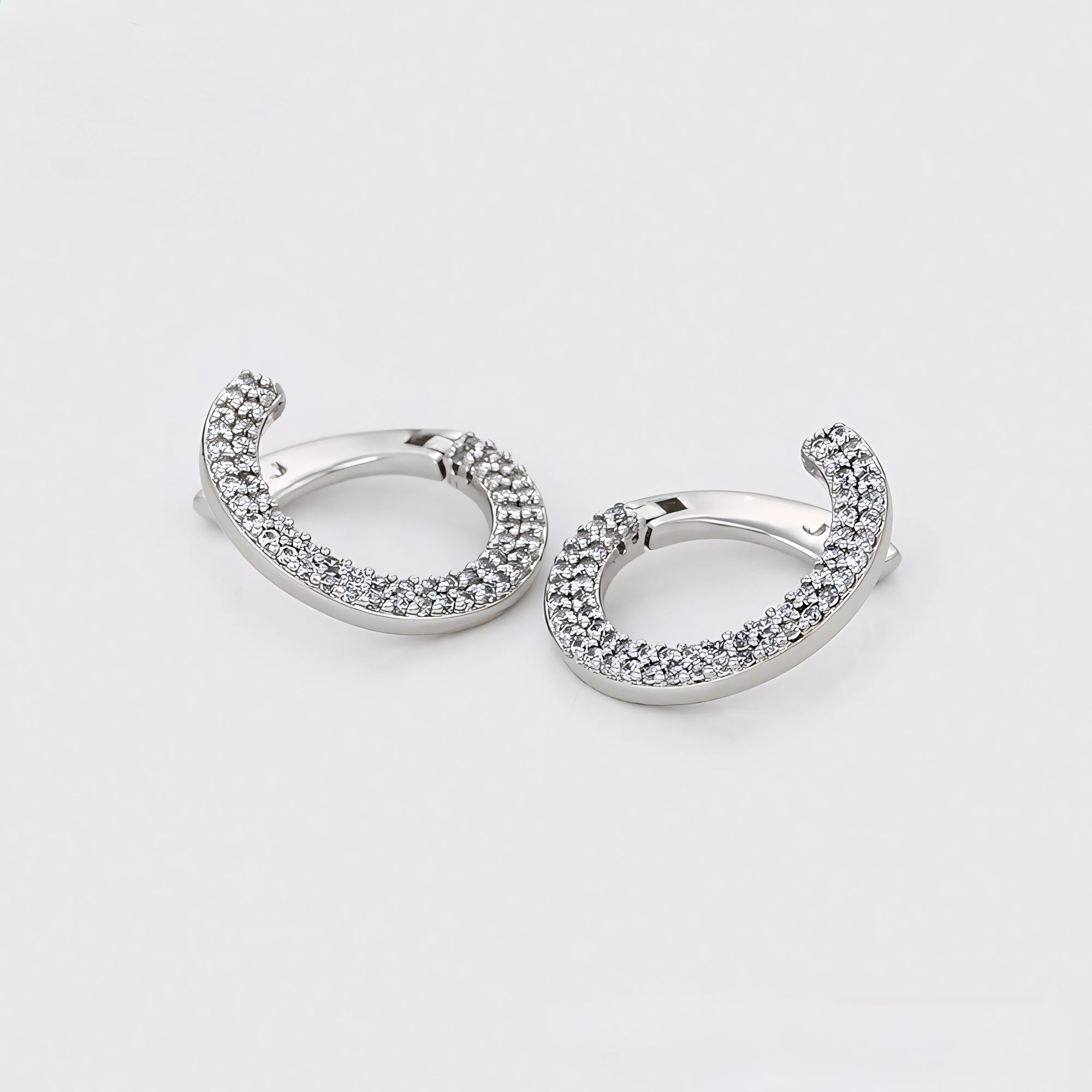 Huggie Serie de Lujo con Zirconias Chapado en Platino