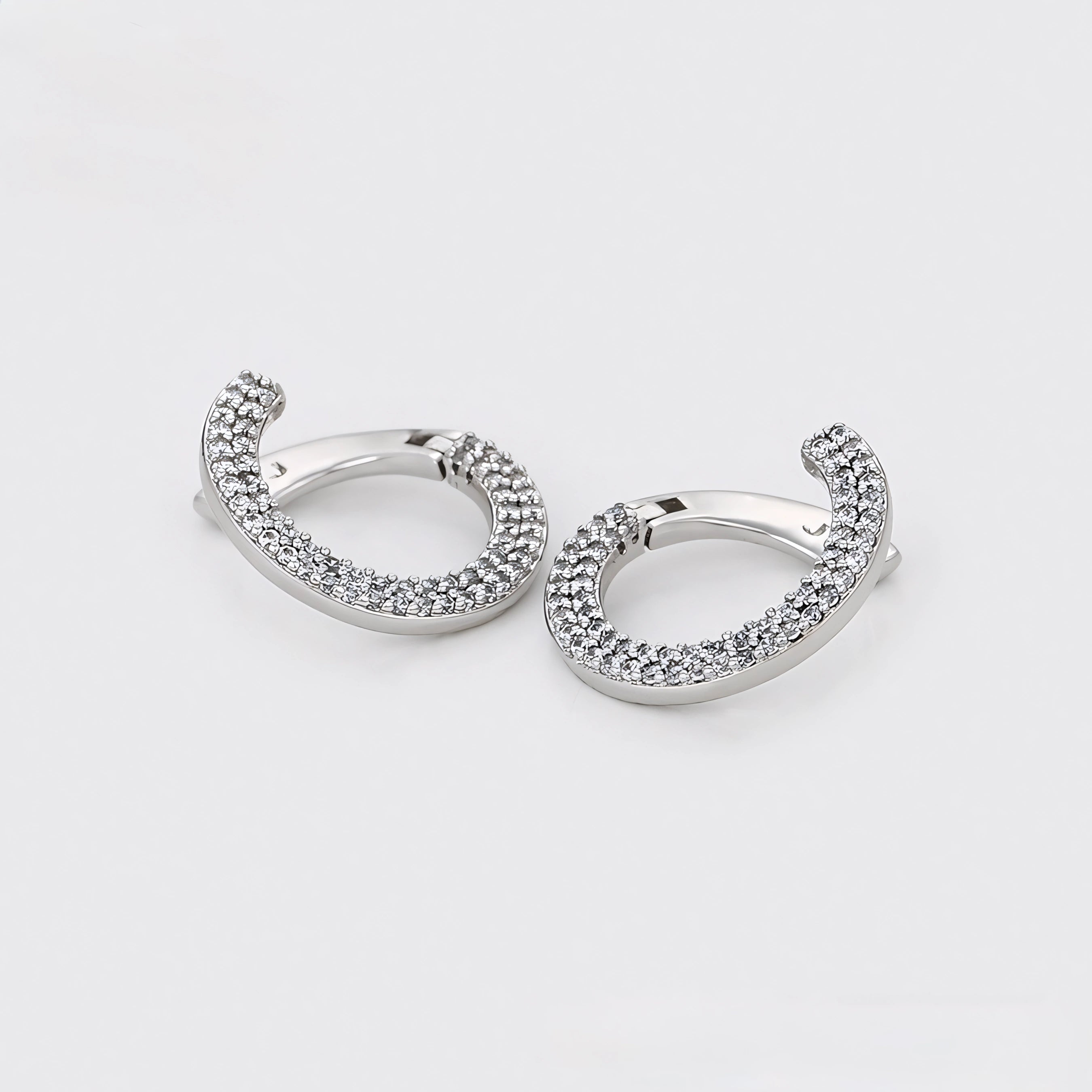 Huggie Serie de Lujo con Zirconias Chapado en Platino