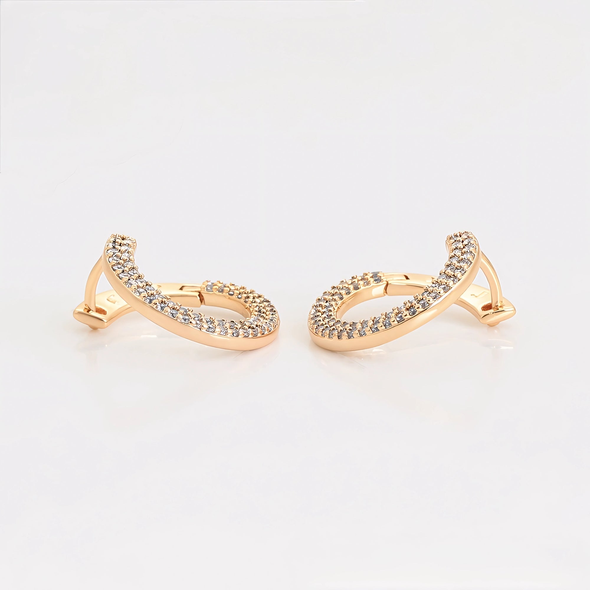 Huggie Serie de Lujo con Zirconias Oro Laminado 18K