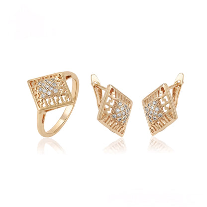 Set de Aretes y Anillo en Oro Laminado 18K Elegante