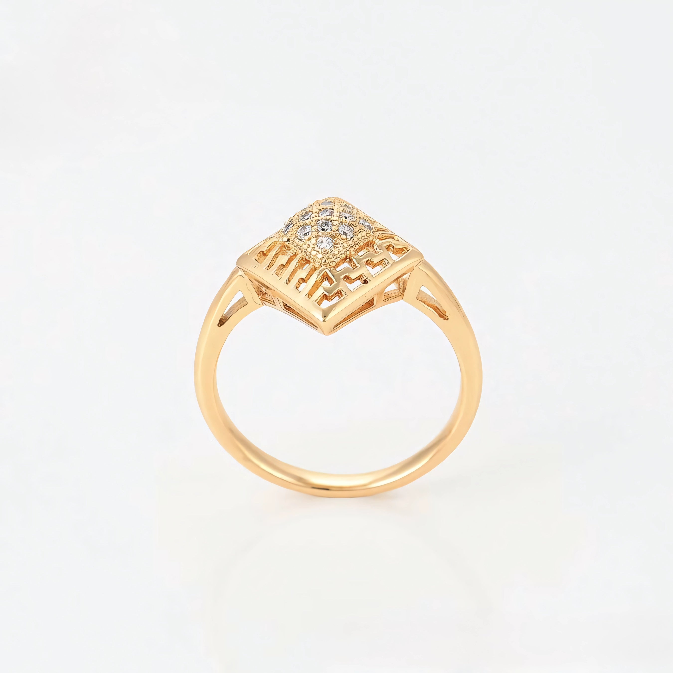 Set de Aretes y Anillo en Oro Laminado 18K Elegante