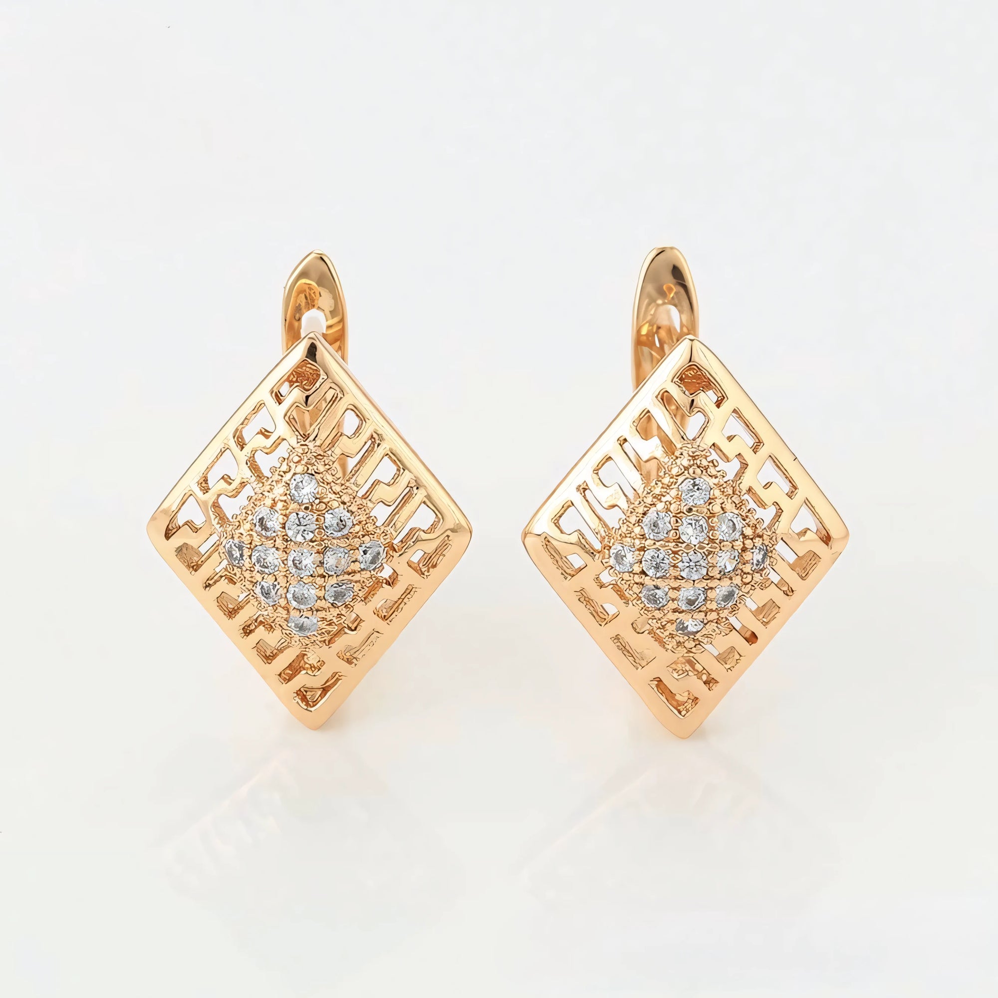 Set de Aretes y Anillo en Oro Laminado 18K Elegante