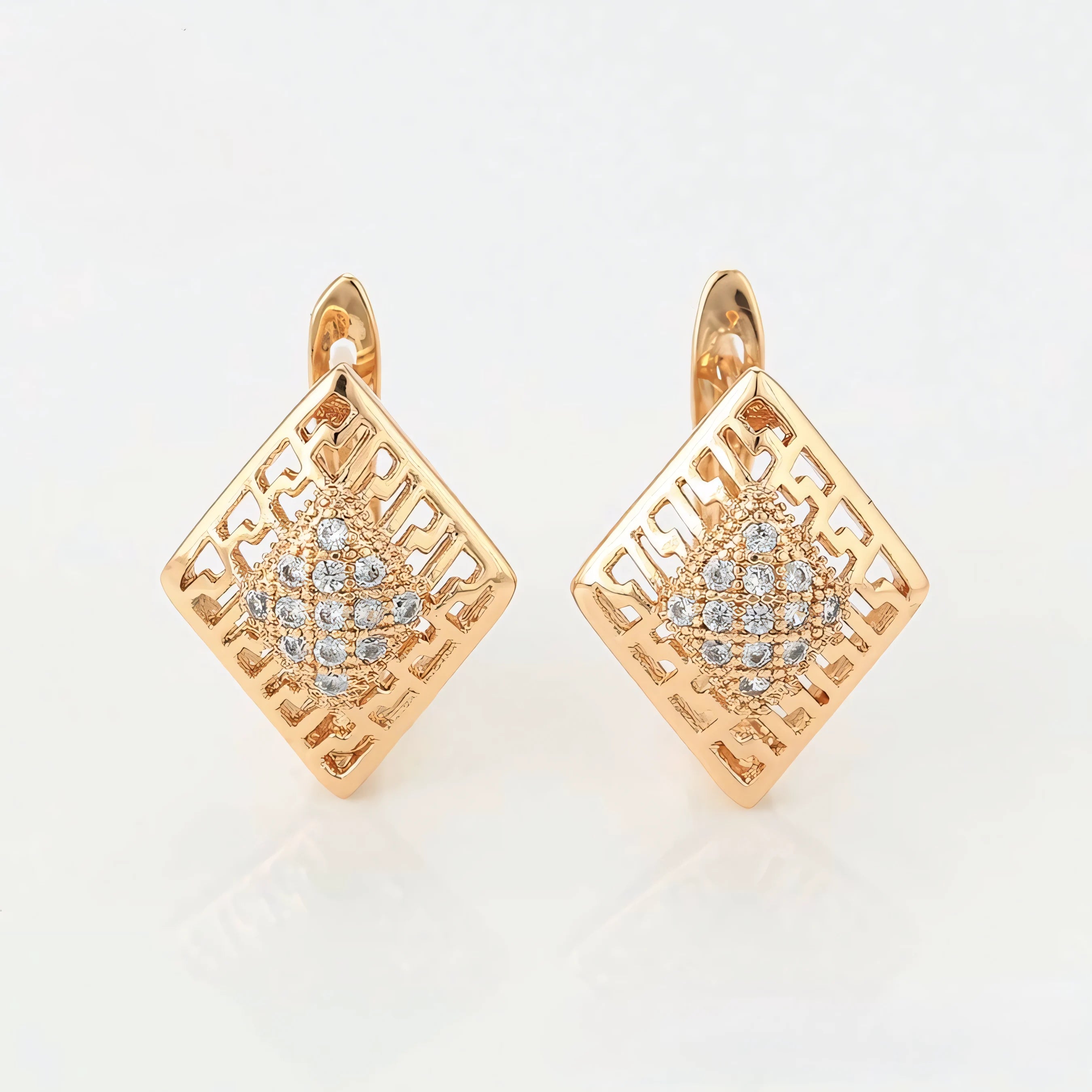 Set de Aretes y Anillo en Oro Laminado 18K Elegante