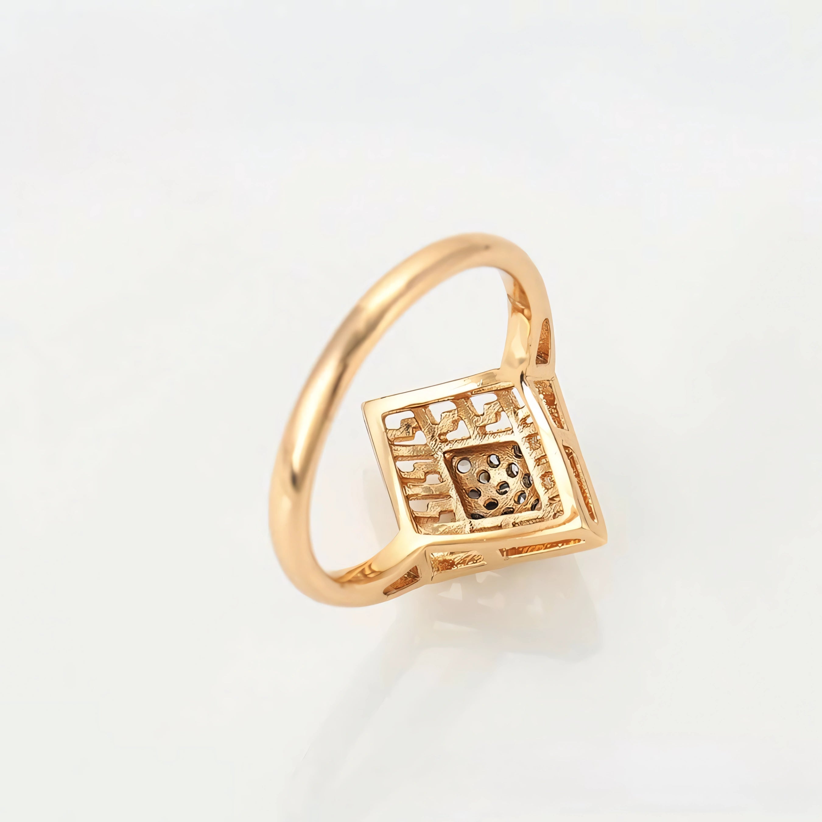 Set de Aretes y Anillo en Oro Laminado 18K Elegante