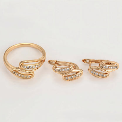 Set de Aretes y Anillo en Oro Laminado 18K Uso Diario