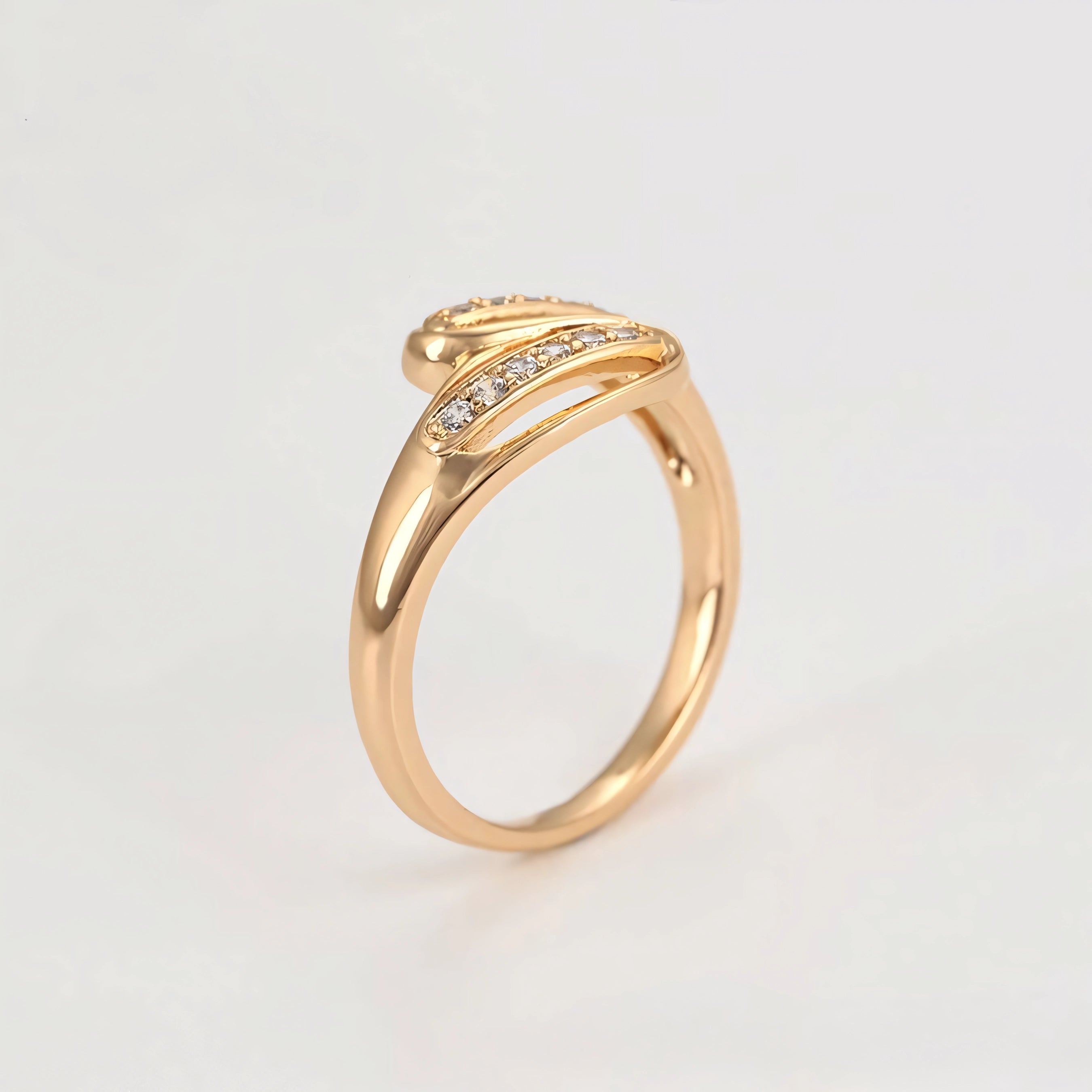 Set de Aretes y Anillo en Oro Laminado 18K Uso Diario