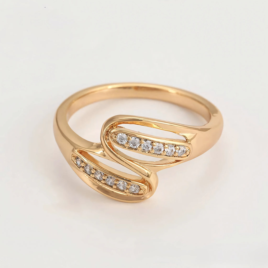 Set de Aretes y Anillo en Oro Laminado 18K Uso Diario