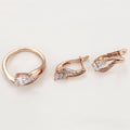 Set de Aretes y Anillo en Oro Laminado Rosa Elegante y Moderno