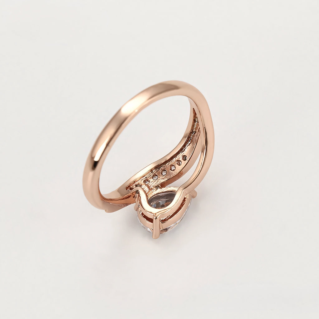 Set de Aretes y Anillo en Oro Laminado Rosa Elegante y Moderno