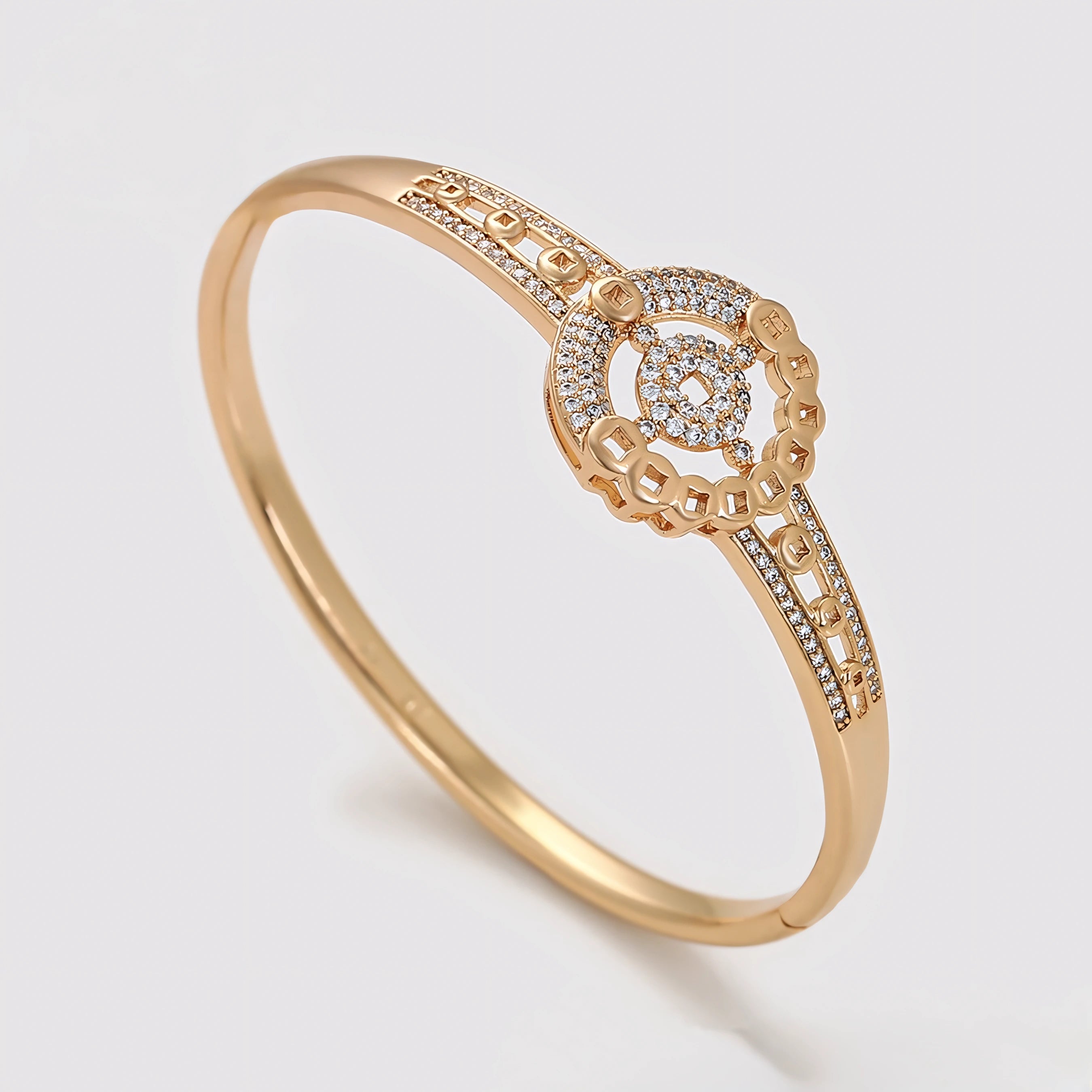 Set de Lujo Aretes Anillo Brazalete y Dije en Oro Laminado 18K