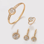 Set de Lujo Aretes Anillo Brazalete y Dije en Oro Laminado 18K