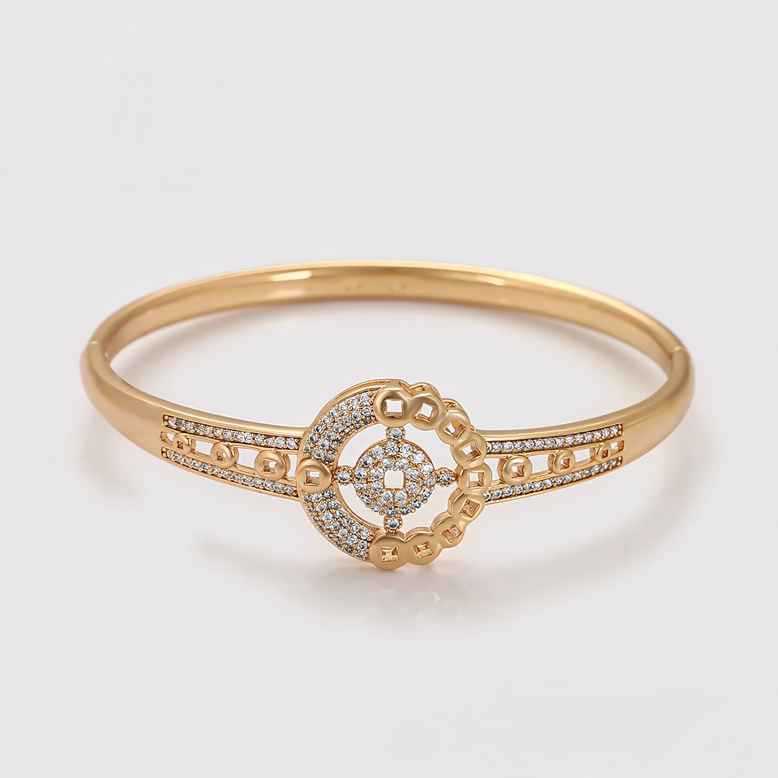 Set de Lujo Aretes Anillo Brazalete y Dije en Oro Laminado 18K