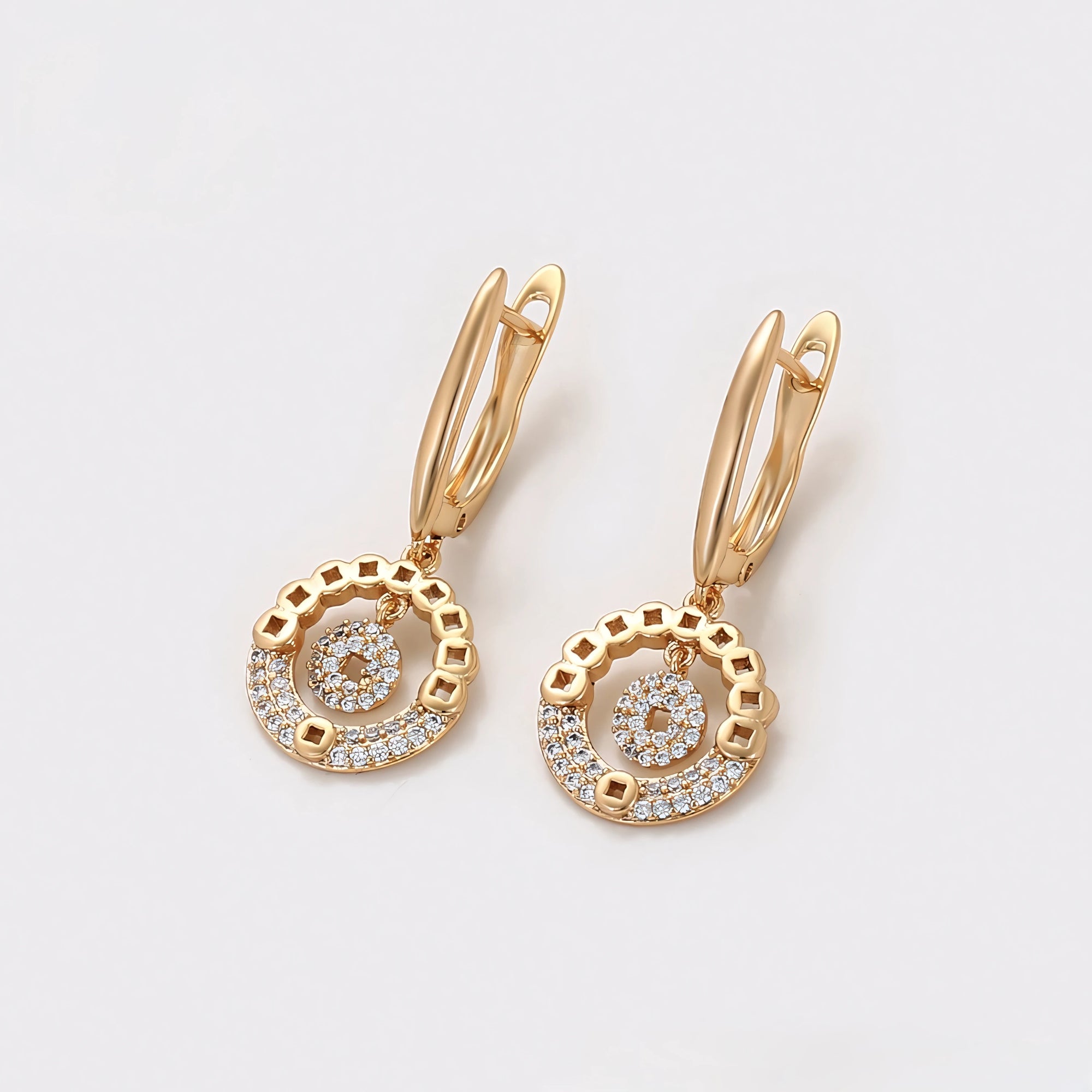 Set de Lujo Aretes Anillo Brazalete y Dije en Oro Laminado 18K