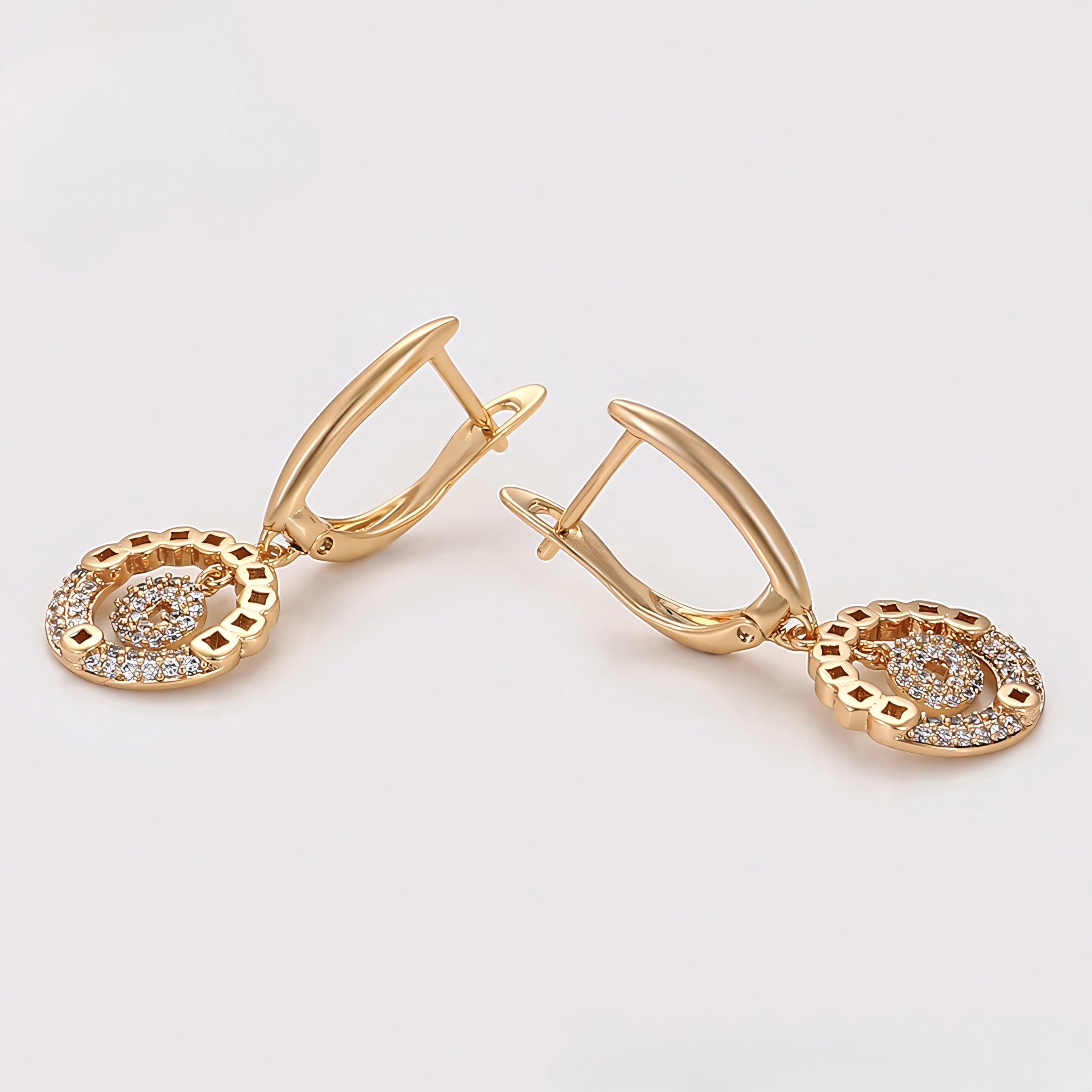 Set de Lujo Aretes Anillo Brazalete y Dije en Oro Laminado 18K